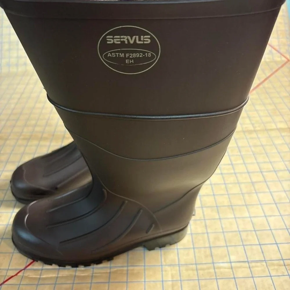 Men's Brown Size 8 Servus Rubber Boots,‎ ASTM F2892-18 FH, Electrical Rated